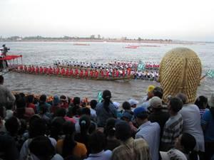 LA FÊTE DES EAUX en novembre à Phnom Penh