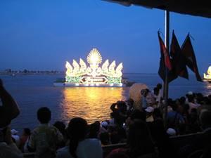 LA FÊTE DES EAUX en novembre à Phnom Penh